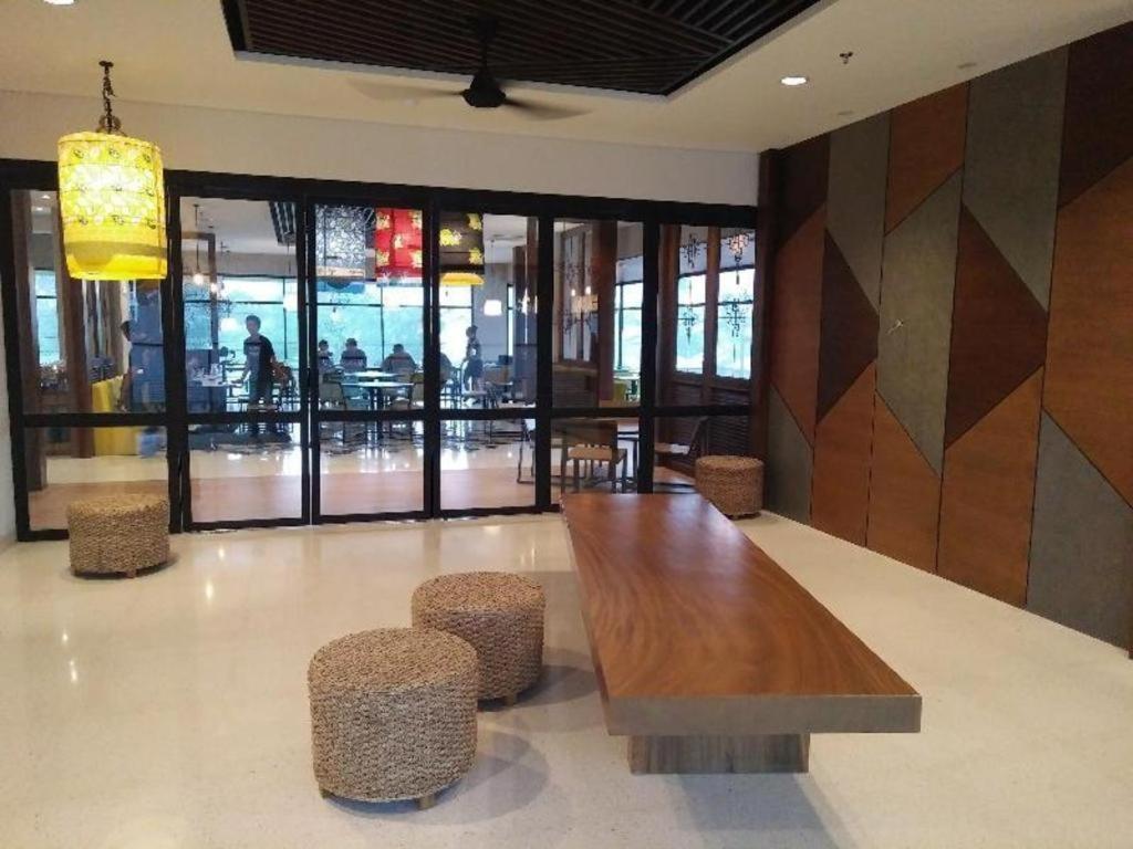 普拉桑提露西亚精品酒店 丹戎潘丹 外观 照片